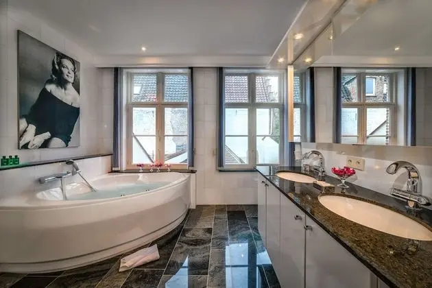 Luxury Süit, Kanal Manzaralı