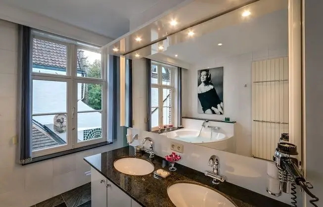 Luxury Süit, Kanal Manzaralı