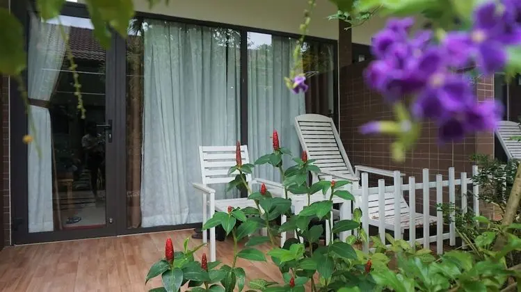 Standard Dört Kişilik Oda, Bahçe Manzaralı
