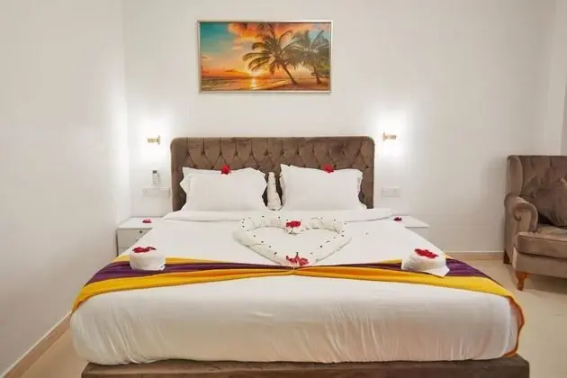 Deluxe Oda, Balkon, Havuz Manzaralı