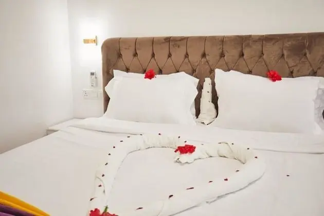 Deluxe Oda, Balkon, Havuz Manzaralı
