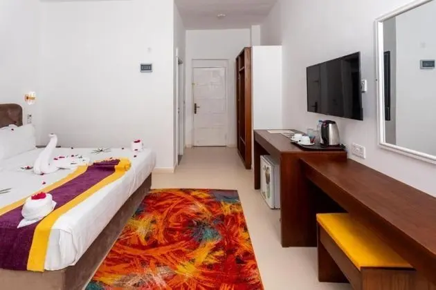 Deluxe Oda, Balkon, Havuz Manzaralı