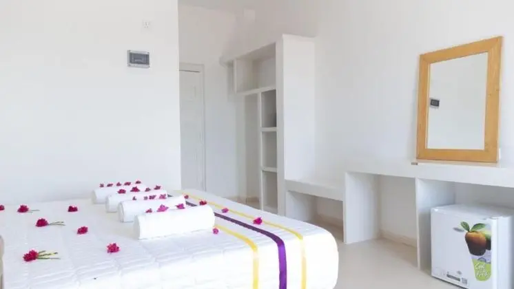 Deluxe Oda, Teras, Havuz Manzaralı