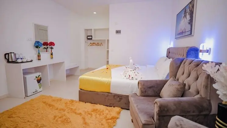 Deluxe Oda, Teras, Havuz Manzaralı