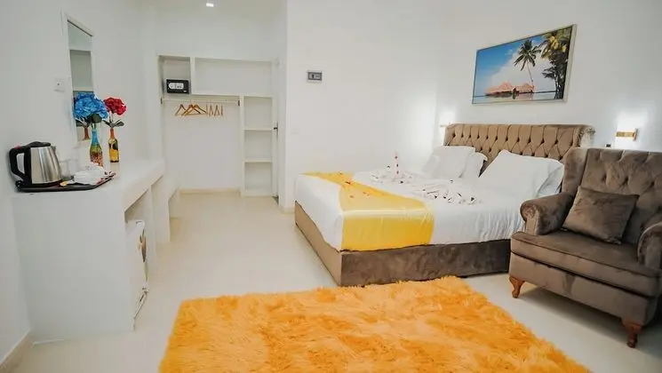 Deluxe Oda, Teras, Havuz Manzaralı