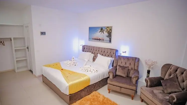 Deluxe Oda, Teras, Havuz Manzaralı