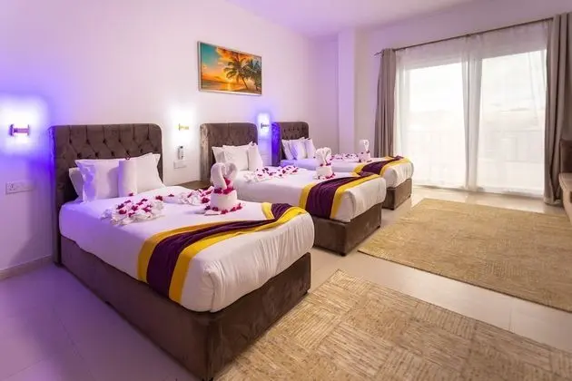 Deluxe Üç Kişilik Oda, Balkon, Havuz Manzaralı