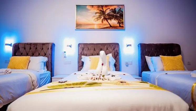 Deluxe Üç Kişilik Oda, Balkon, Havuz Manzaralı