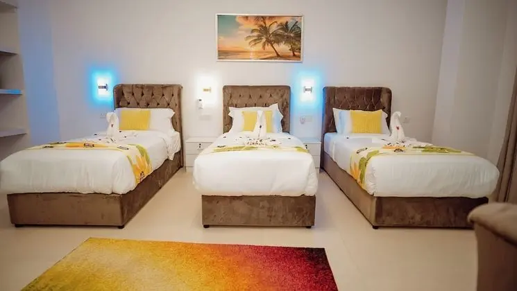 Deluxe Üç Kişilik Oda, Balkon, Havuz Manzaralı