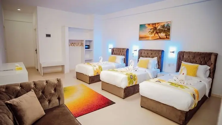 Deluxe Üç Kişilik Oda, Balkon, Havuz Manzaralı