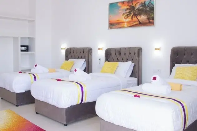 Deluxe Üç Kişilik Oda, Balkon, Havuz Manzaralı