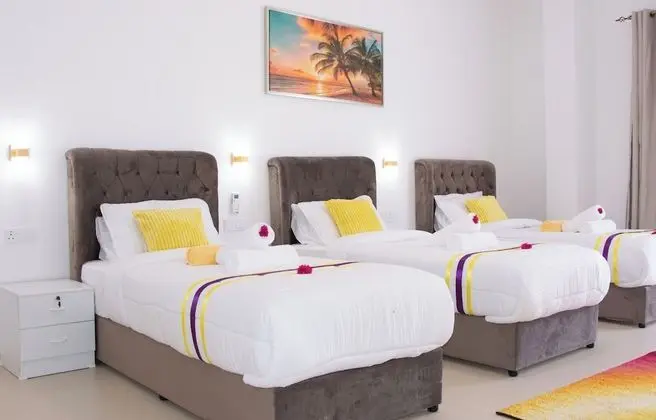 Deluxe Üç Kişilik Oda, Balkon, Havuz Manzaralı