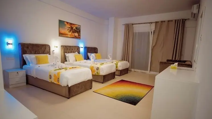 Deluxe Üç Kişilik Oda, Balkon, Havuz Manzaralı
