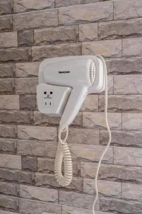 Deluxe Üç Kişilik Oda, Balkon, Havuz Manzaralı
