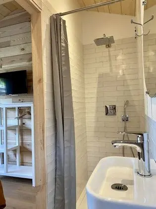 Traditional Tek Büyük Yataklı Oda, Özel Banyo, Havuz Manzaralı (Petite Villa ch 707)