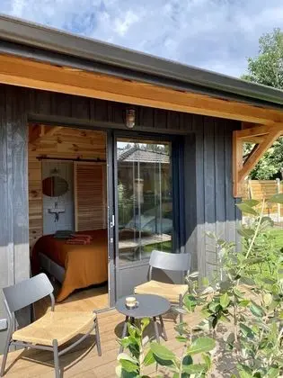 Traditional Tek Büyük Yataklı Oda, Özel Banyo, Havuz Manzaralı (Petite Villa ch 707)