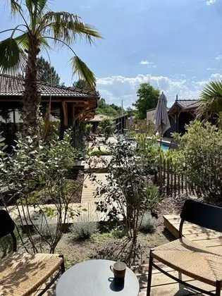 Traditional Tek Büyük Yataklı Oda, Özel Banyo, Havuz Manzaralı (Petite Villa ch 707)