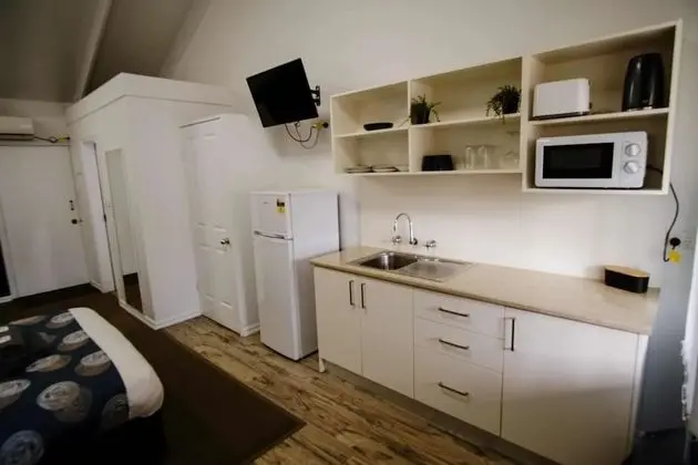 Standard Tek Büyük Yataklı Oda