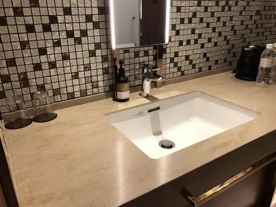 İki Ayrı Yataklı Oda, Sigara İçilmez