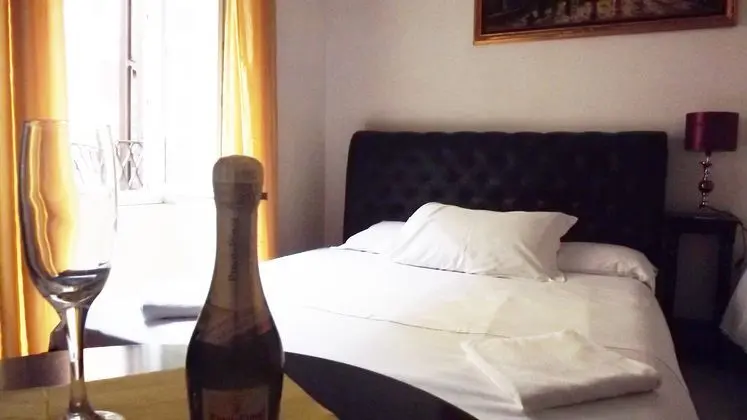 1 Çift Kişilik Veya 2 Tek Kişilik Yatak Standard