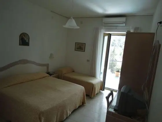 Standard Üç Kişilik Oda