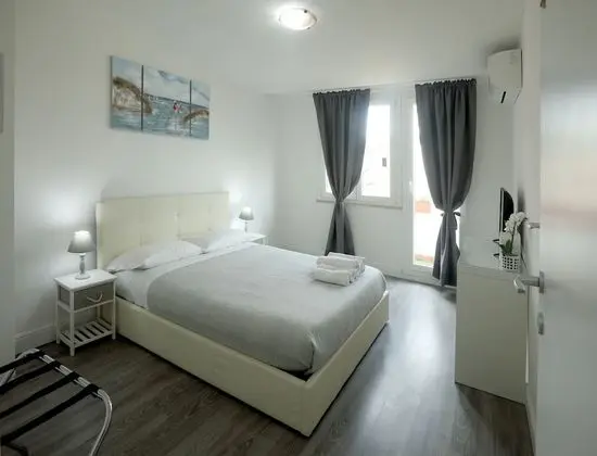 Tek Büyük Yataklı Oda, Balkon