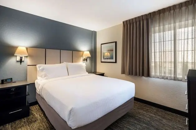 Süit, 1 Büyük (Queen) Boy Yatak ve Çekyat, Sigara İçilebilir (One Bedroom)