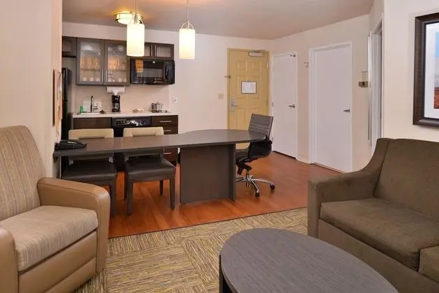 Süit, 1 Yatak Odası, Mutfak (Living and Dining Area)