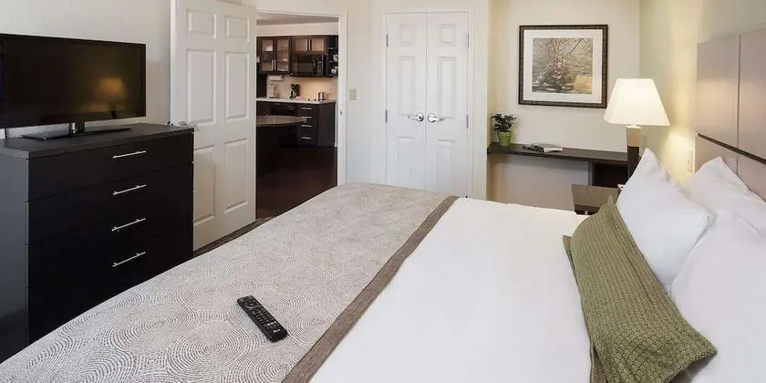 Süit, 1 Büyük (Queen) Boy Yatak, Engellilere Uygun (Mobility Roll in Shower One Bedroom)