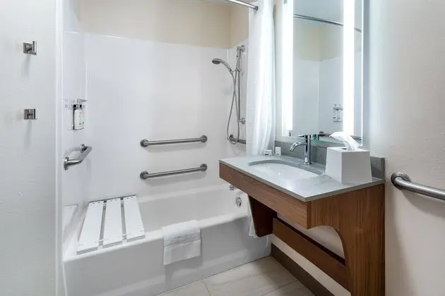 Süit, 1 Yatak Odası, Engellilere Uygun (Comm, Mobil, Tub)