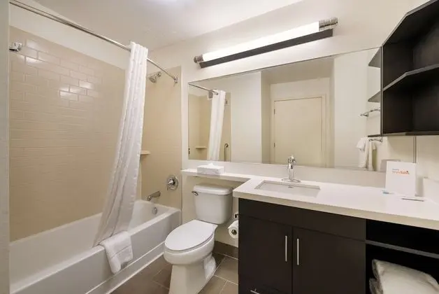Süit, 1 Büyük (Queen) Boy Yatak, Engellilere Uygun (Mobility Tub One Bedroom)