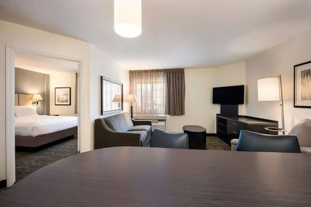 Süit, 1 Büyük (Queen) Boy Yatak, Engellilere Uygun (Mobility/Hearing Shower One Bedroom)