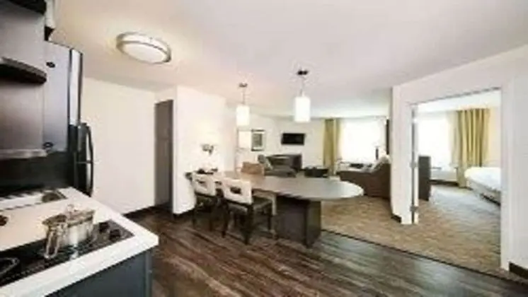 Süit, 1 Büyük (Queen) Boy Yatak ve Çekyat (One Bedroom)