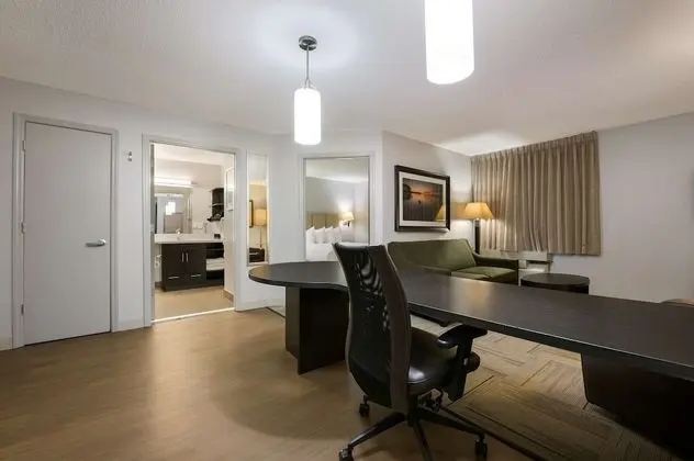 Süit, 1 Büyük (Queen) Boy Yatak ve Çekyat (One Bedroom)