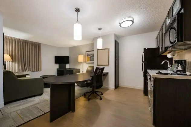 Süit, 1 Büyük (Queen) Boy Yatak ve Çekyat (One Bedroom)