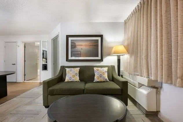 Süit, 1 Büyük (Queen) Boy Yatak ve Çekyat (One Bedroom)