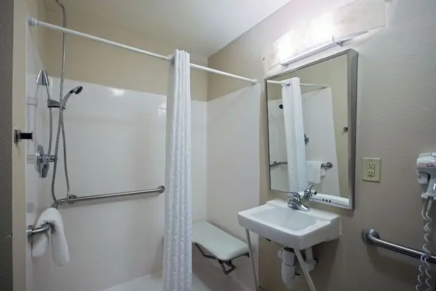 Süit, 1 Yatak Odası, Engellilere Uygun (Roll-In Shower)