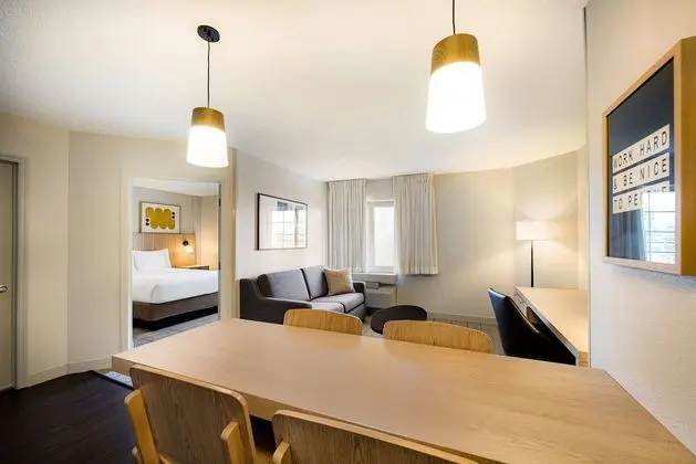 Süit, 1 Büyük (Queen) Boy Yatak ve Çekyat (One Bedroom)