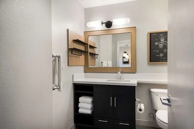 Süit, 1 Büyük (Queen) Boy Yatak ve Çekyat (One Bedroom)