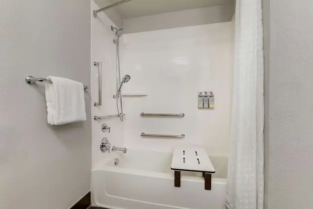 Süit, 1 Büyük (Queen) Boy Yatak, Engellilere Uygun (Mobility Tub One Bedroom)