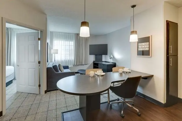 Süit, 1 Büyük (Queen) Boy Yatak ve Çekyat (One Bedroom)