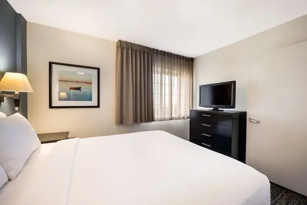 Süit, 1 Büyük (Queen) Boy Yatak, Engellilere Uygun (Mobility Roll in Shower One Bedroom)