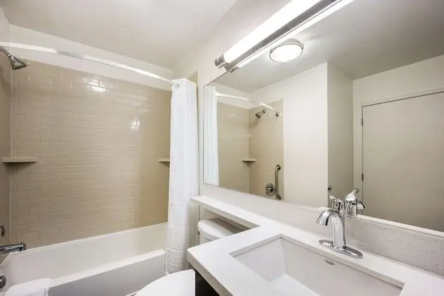 Süit, 1 Büyük (Queen) Boy Yatak ve Çekyat (One Bedroom)