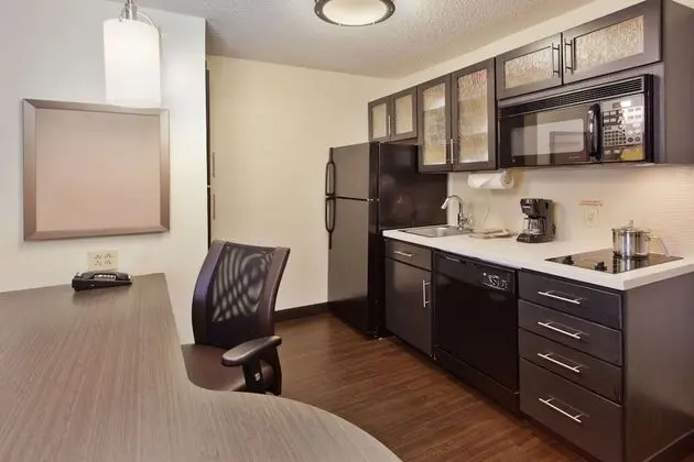Süit, 1 Büyük (Queen) Boy Yatak ve Çekyat, Engellilere Uygun (Mobility Tub One Bedroom)