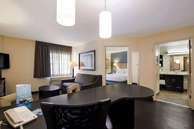 Süit, 1 Büyük (Queen) Boy Yatak ve Çekyat (One Bedroom)