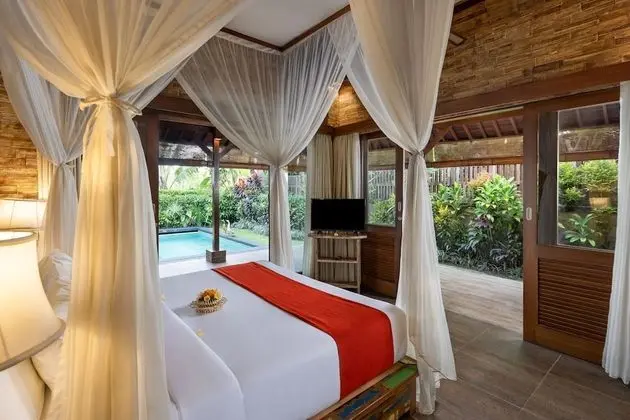 Standard Villa, 2 Yatak Odası, Sigara İçilebilir, Havuz Manzaralı