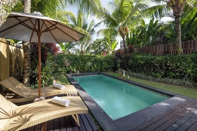Standard Villa, 2 Yatak Odası, Sigara İçilebilir, Havuz Manzaralı