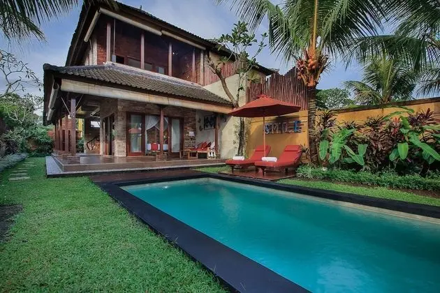 Standard Villa, 2 Yatak Odası, Sigara İçilebilir, Havuz Manzaralı