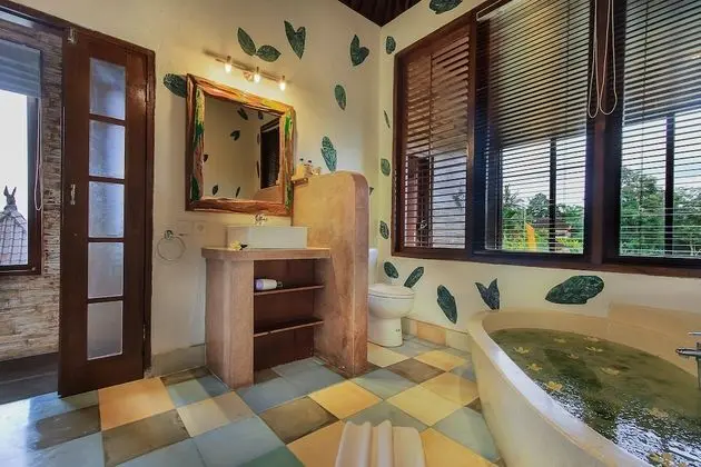 Standard Villa, 2 Yatak Odası, Sigara İçilebilir, Havuz Manzaralı