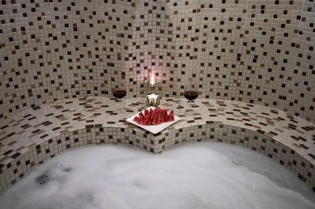 Jakuzili Balayı Odası